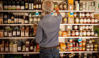 Barnabé l'épicier (crédit : Julien Ysebaert)